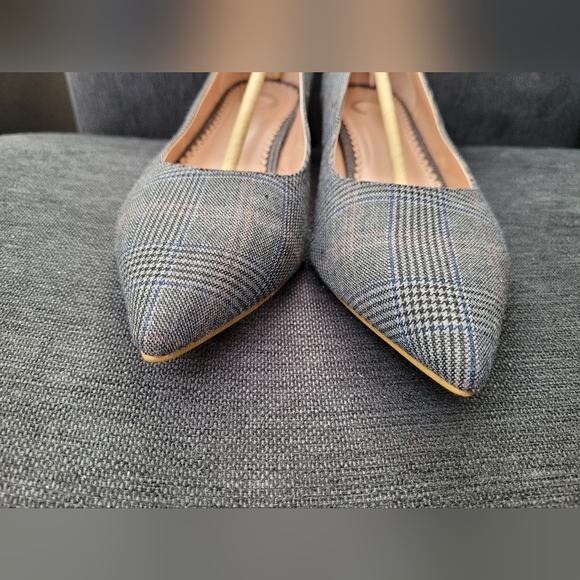 Gray plaid Journee kitten heels - Picture 4 of 5